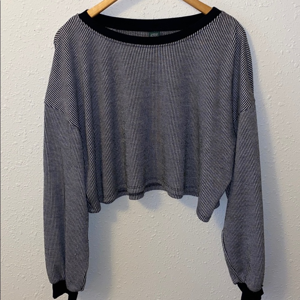 Black and white crop top